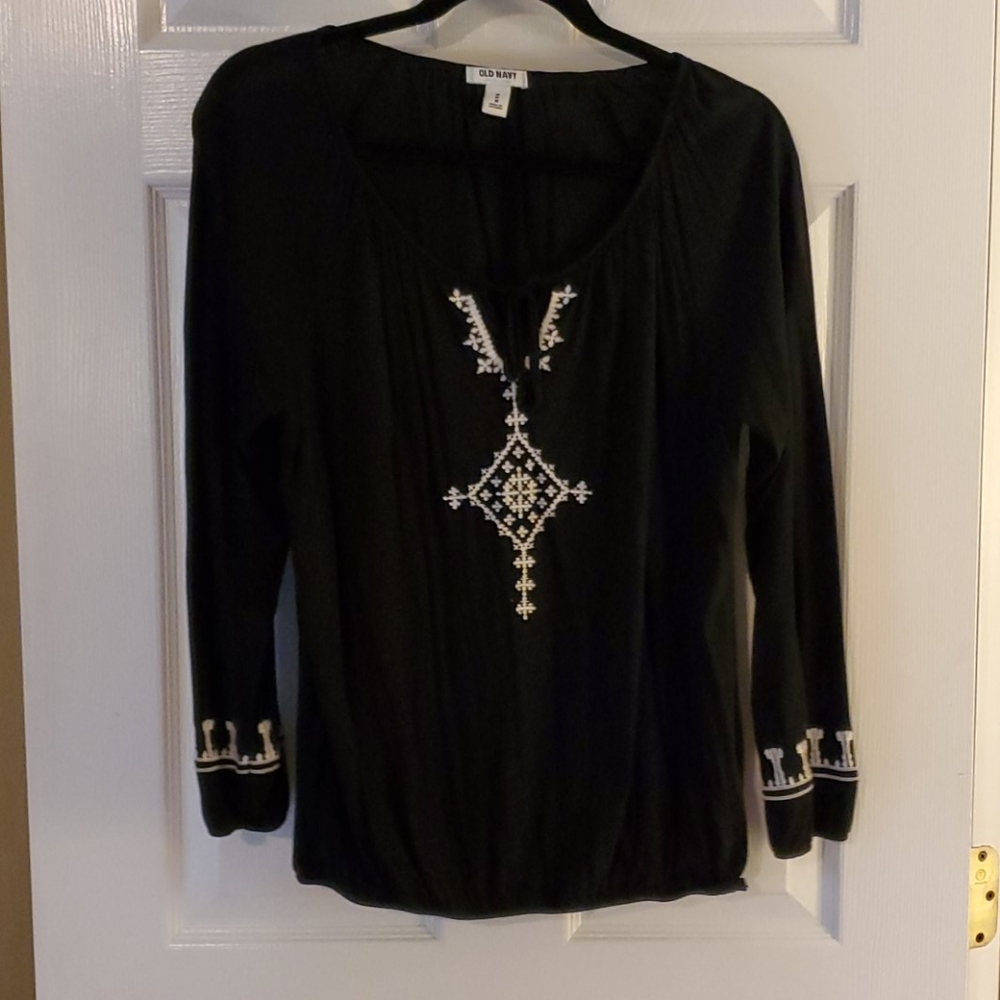 Old Navy black top with white detail